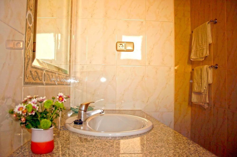 فندق هوستال لا كاسا دي أونفرينتيه مالقة المظهر الخارجي الصورة